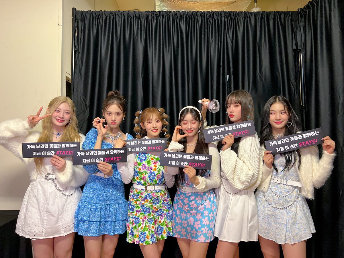 서툴었던 첫 이벤트였습니다 ㅠㅠ 다음에도 이런 이벤트를 진행하게 된다면 더 노력하겠습니다 오늘 같이 슬로건 들어 주시고 떼창 해 주신 스윗 여러분 정말 감사합니다💕