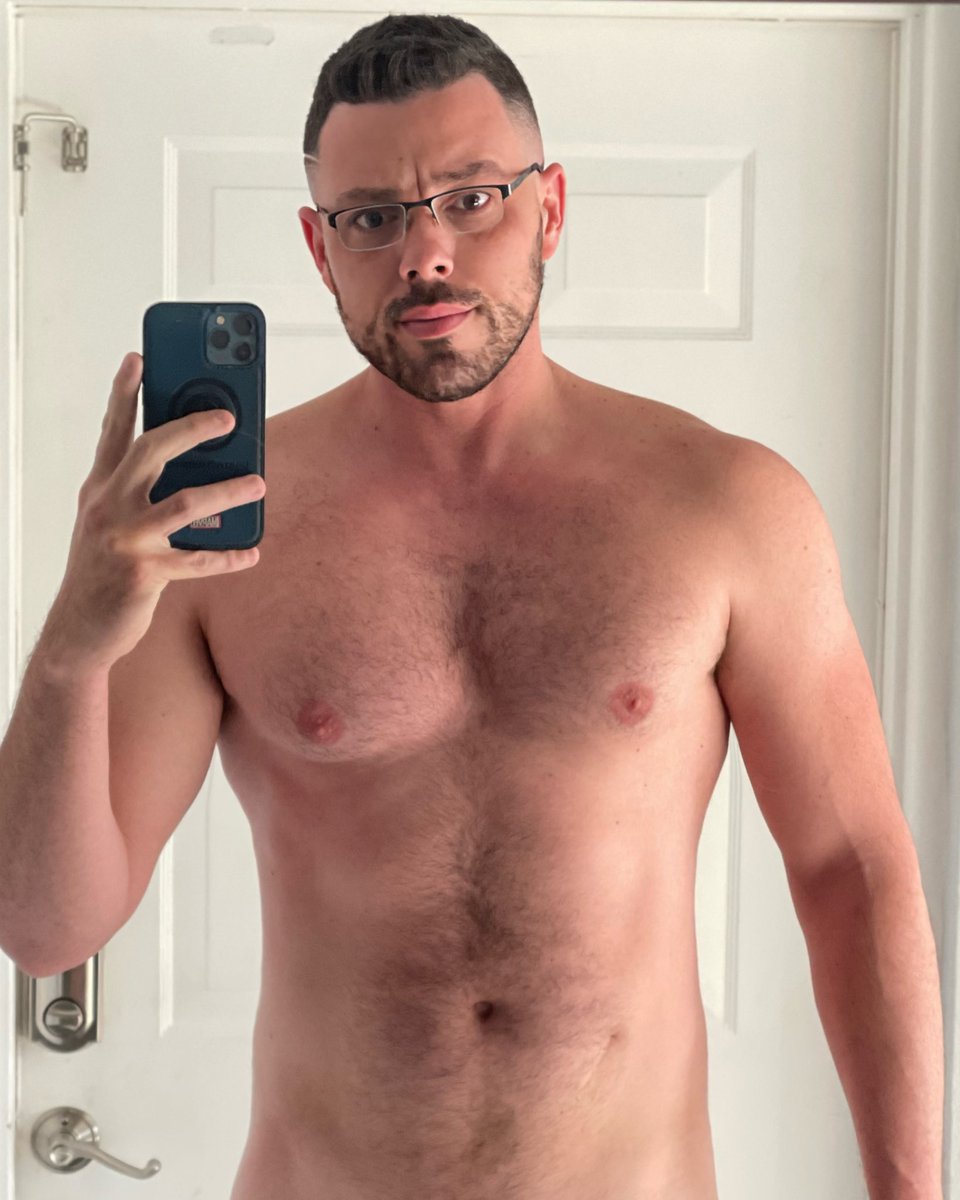 TonyEsquivel90's tweet photo. Douchbag selfie or nah? https://t.co/ZAcC2iupKe