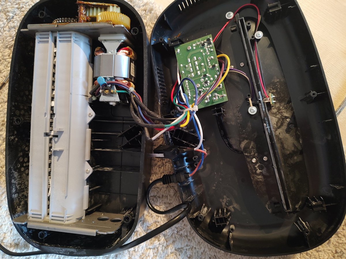 GeologistsCat's tweet image. Today the #DocumentShredder didn&apos;t went back to idle after eating the last sheet of paper. I told the human to open it &amp;amp; I found the error source. One part of the #photosensor was broken of. I proposed to fix it with a lot of glue &amp;amp; it works again😺
#diy #repair #CatsOfTwitter