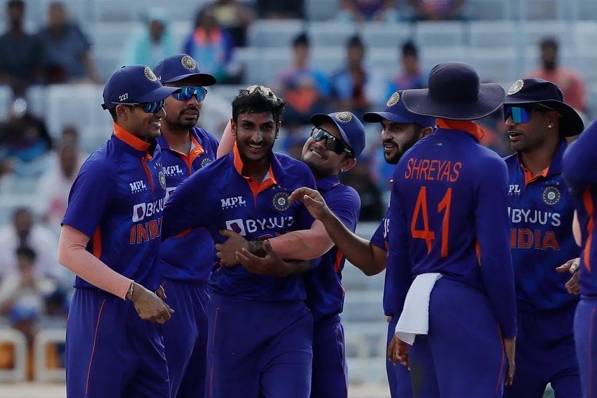 ShreyasIyer15's tweet photo. Special feeling, special day. Thankful for the love ❤️ Let’s go #TeamIndia 🇮🇳 https://t.co/F6rJDDuokW