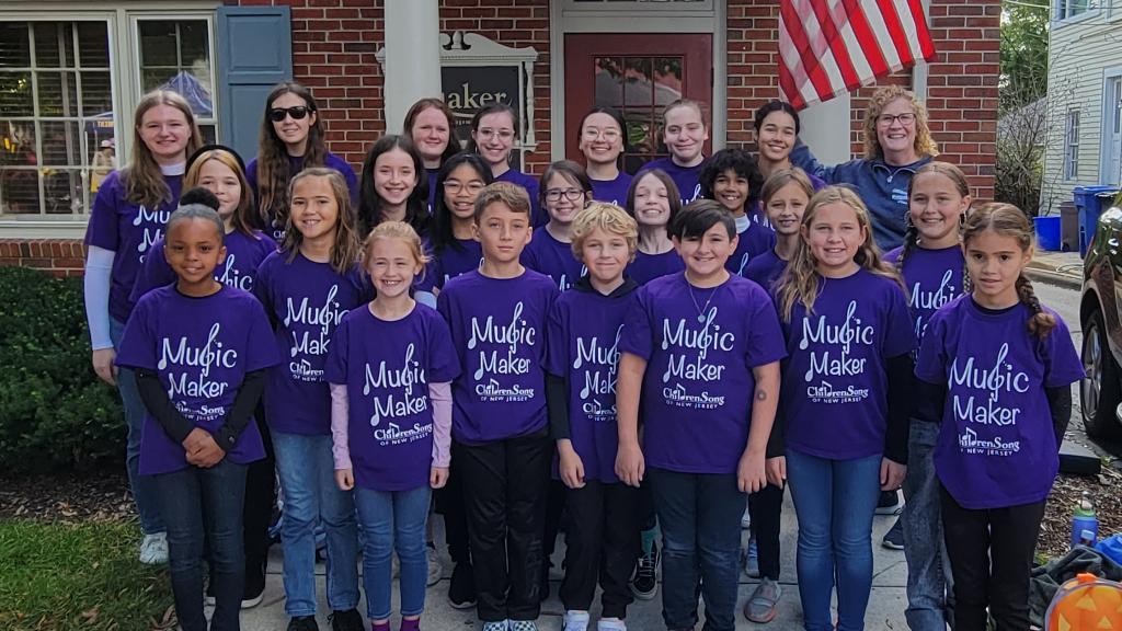 pollymurray's tweet photo. @QuakerWealth - thank you for the cinch bags and candy! We had a great day performing! https://t.co/eWBrzZ5Z8k