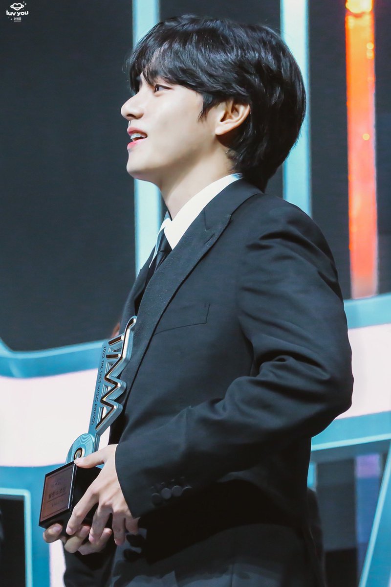 luv_you1230's tweet photo. •HD• 221008 TMA 
#KIMTAEHYUNG #김태형 #방탄소년단뷔 #태형 #BTSV #V #テテ@BTS_twt https://t.co/GvRcZTgjAw