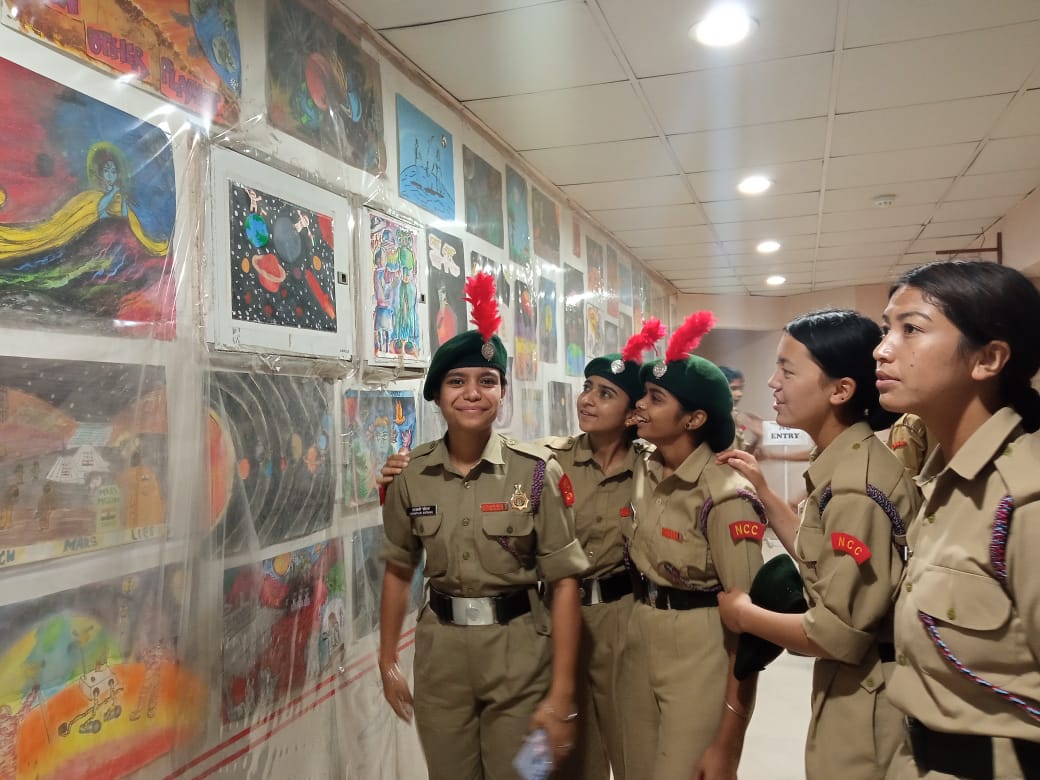 NCC_Dte_Delhi's tweet photo. #EkBharatShreshthBharat
In the ongoing EBSB Camp, Cdts of JK&amp; Ladakh Dte got to see the spectacular cosmic display at the Nehru Planetarium, New Delhi on 07 Oct 22. They also visited the Science gallery at Nehru Planetarium.
@HQ_DG_NCC 
@drajaykumar_ias 
@DefencePROPalam https://t.co/acLiRHAxHZ