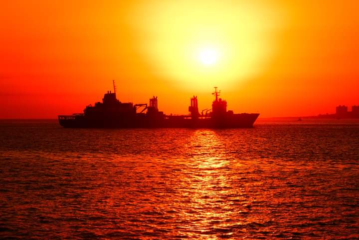 Dawn or Dusk, Tankers at Work – Enhancing Sealegs
 #SundaySynergy #NationalService