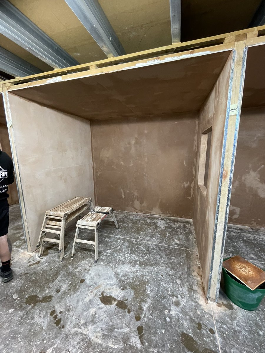 Spent the last few weekends in a different kind of classroom, and I’m now officially a Level 2 plasterer!👷🏻‍♀️