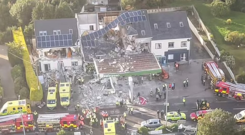 warning515's tweet photo. Bomb Or Cylinder Of Gas? Authorities Claim That #CreesloughExplosion That Killed Ten & Wounded Eight Was Caused By One Cylinder Of Gas? What?
#Donegal
#Creeslough
#Ireland
#Bomb
#explosion
#Fall2022Explosion
#GasCylinder
https://t.co/uuZD1osedU https://t.co/YPRU1xcVGA