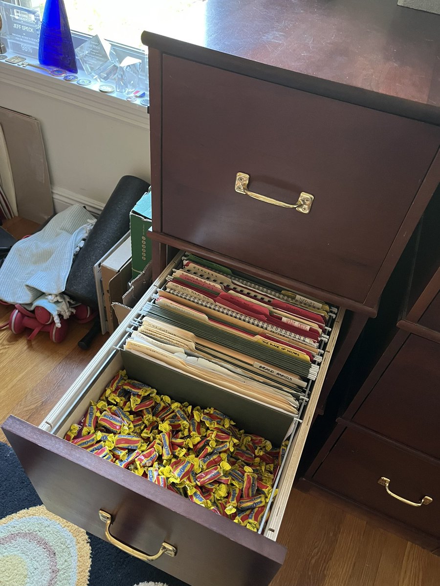 JeffSpeckFAICP's tweet photo. Today I will begin an occasional series PPTs: Planners’ Pro Tips, a collection of hard-won insights from the world of city planning and urban design.
PPT 1: make sure your home office has a file drawer full of #BitOHoney to get you through the afternoon doldrums. Great with tea! https://t.co/xDIcU7Mi9O