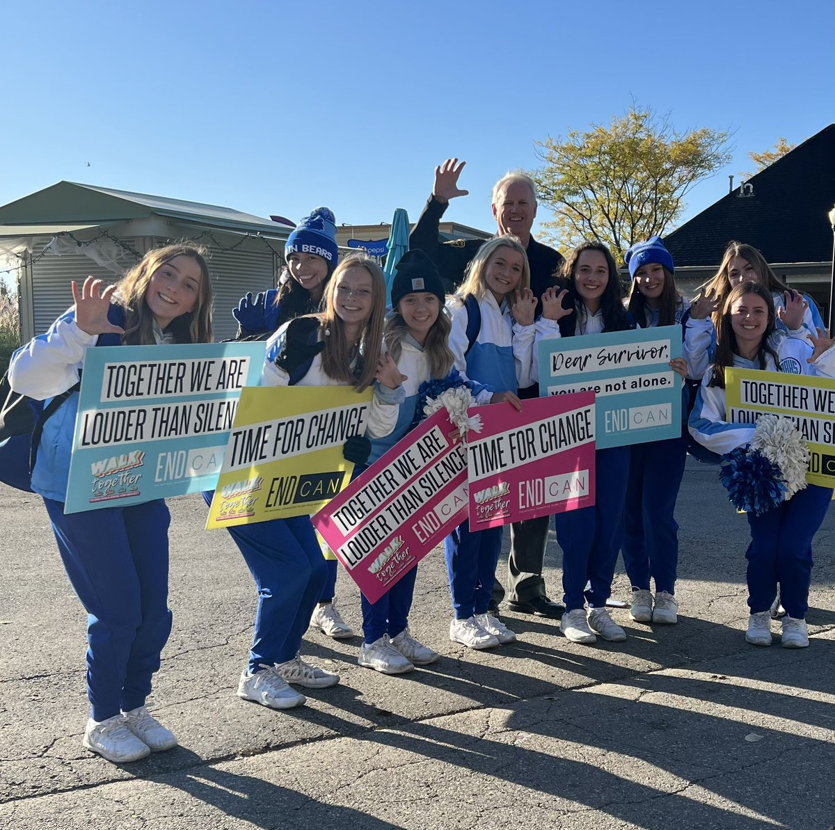 Sheriffrmartin's tweet photo. It’s not too early on a Sunday morning for @Todd_spinner & his Berlin Bears to give a big #ClawsUp in support of ending Child Abuse & Neglect
#EndCan
Great turnout @ColumbusZoo to walk in bringing awareness to the issue & supporting our heroes & survivors
Never Give Up https://t.co/QWjOzrhwZb