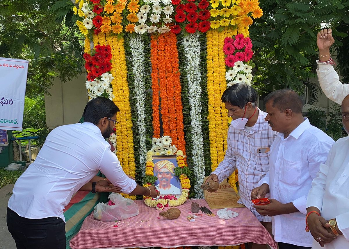 VenkatBalmoor's tweet photo. Paid floral tributes to Telangana Warrior #komarambheem ji on his death anniversary. Mulugu MLA @seethakkaMLA ji &amp; other Congress leaders were there. https://t.co/bU7BMhrjdU
