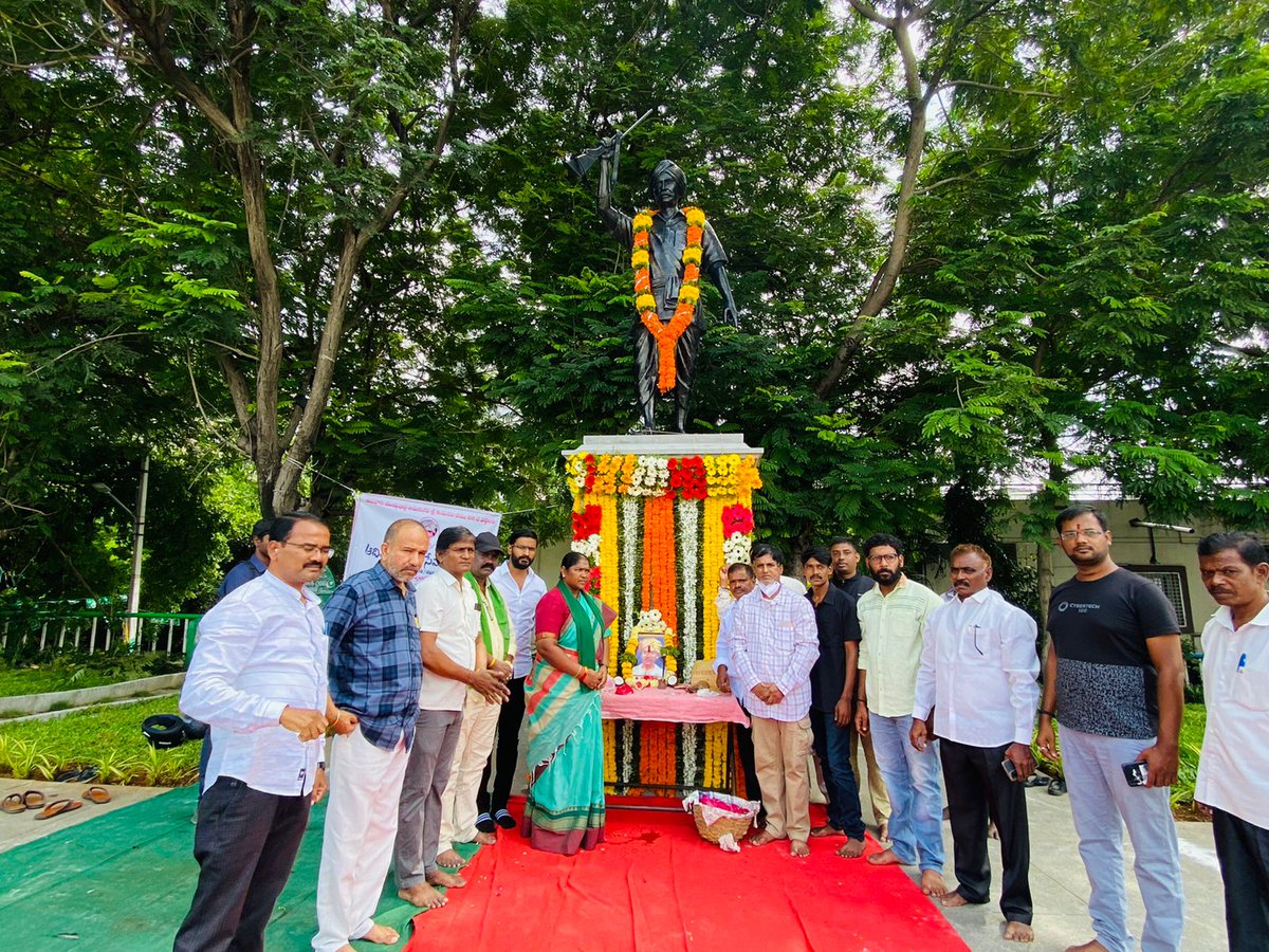 VenkatBalmoor's tweet photo. Paid floral tributes to Telangana Warrior #komarambheem ji on his death anniversary. Mulugu MLA @seethakkaMLA ji &amp; other Congress leaders were there. https://t.co/bU7BMhrjdU