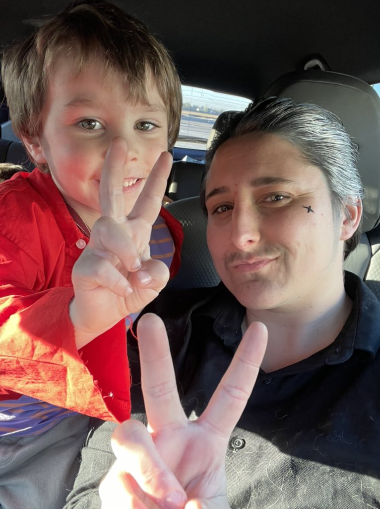 pepawroach's tweet photo. Izzy, Buttons, Lucius go to the renaissance festival
@david_jenkins__ @nathan_foad #ofmd #ofmdcosplay #luciusspriggs #cononeill #izzyhands #buttonsofmd #nathanielbuttons #OurFlagMeansDeath https://t.co/6R4DmWk7ab