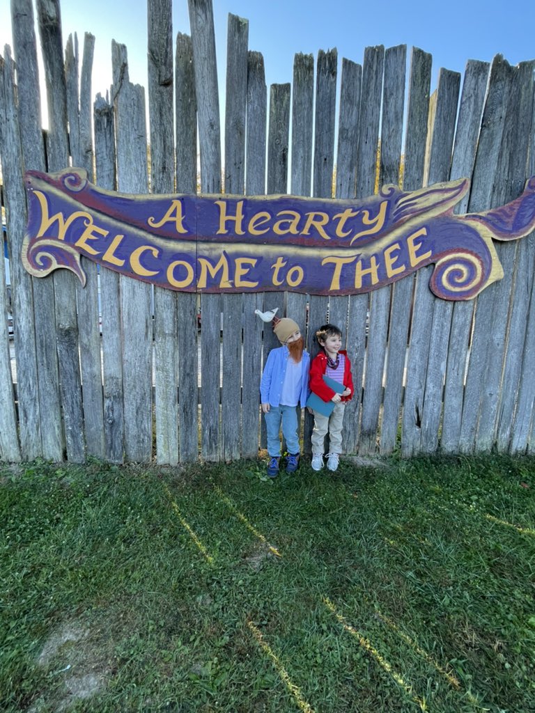 pepawroach's tweet photo. Izzy, Buttons, Lucius go to the renaissance festival
@david_jenkins__ @nathan_foad #ofmd #ofmdcosplay #luciusspriggs #cononeill #izzyhands #buttonsofmd #nathanielbuttons #OurFlagMeansDeath https://t.co/6R4DmWk7ab