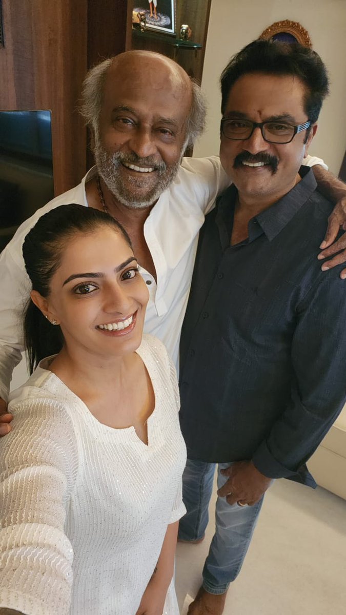 silukkusatta's tweet photo. #SupremeStar @realsarathkumar called on #Superstar @rajinikanth and received appreciation for #PonniyinSelvan1 along with @varusarath5

#SupremestarMetSuperstar
#SuperstarRajinikanth 
#Ponniyinselvan https://t.co/NP83H0cZmZ