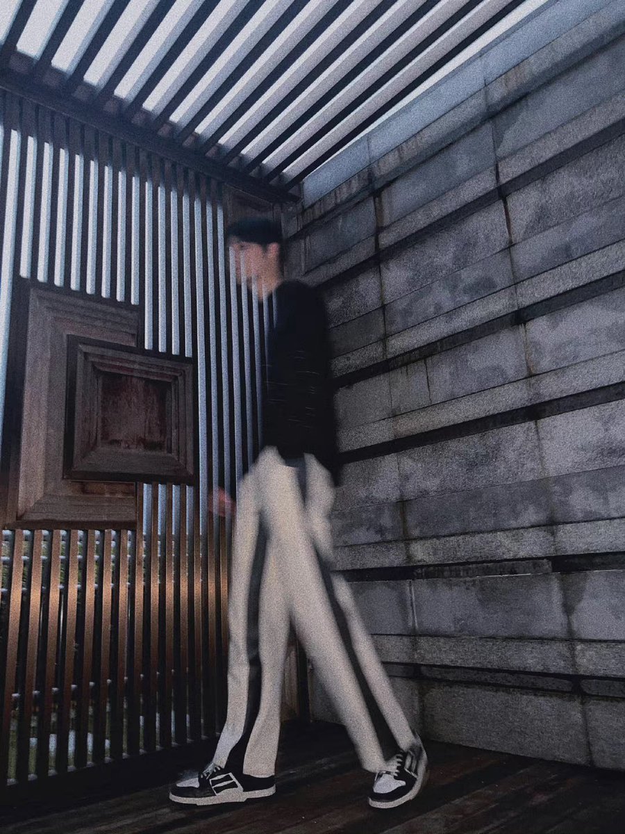 [Weibo translation #LiuHaikuan] 20221009

🌊: 读完了依赖🎵我很快就… (Jay Chou - 搁浅  step aside) Passing the high notes to you.. Take it🎤

#หลิวไห่ควาน
#刘海宽