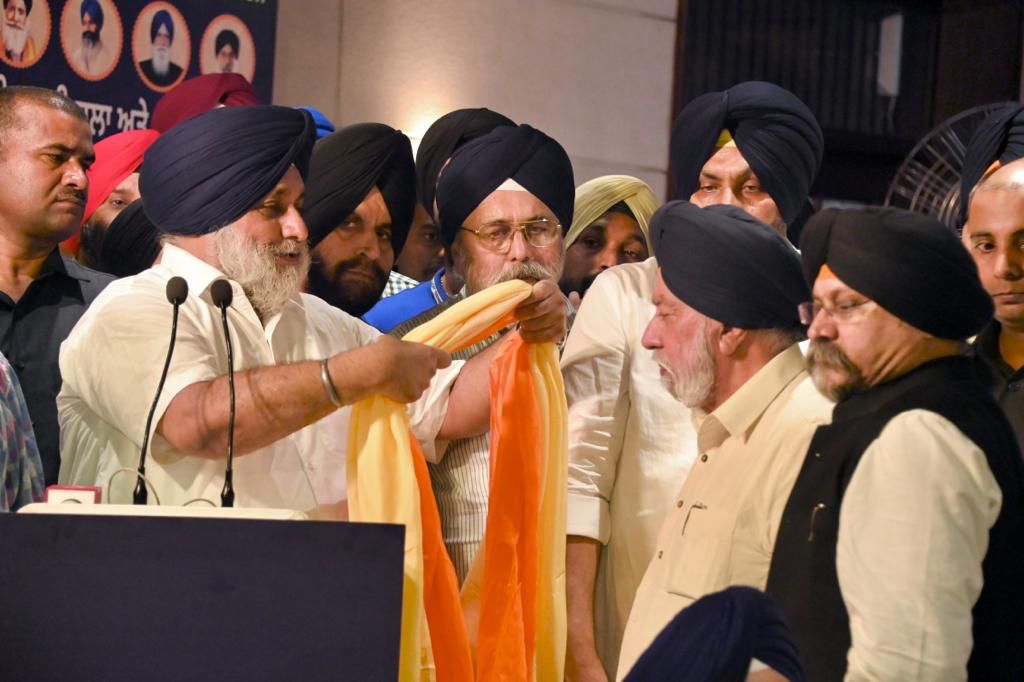 Akali_Dal_'s tweet photo. In a significant development in Panthic politics, SAD (Delhi) led by S.Paramjit Singh Sarna today united with Shiromani Akali Dal.
SAD president S.Sukhbir Singh Babal appointed PS Sarna as president of the Delhi State unit &amp; asked to strengthen the party in other States as well. https://t.co/QSCarRaAXs