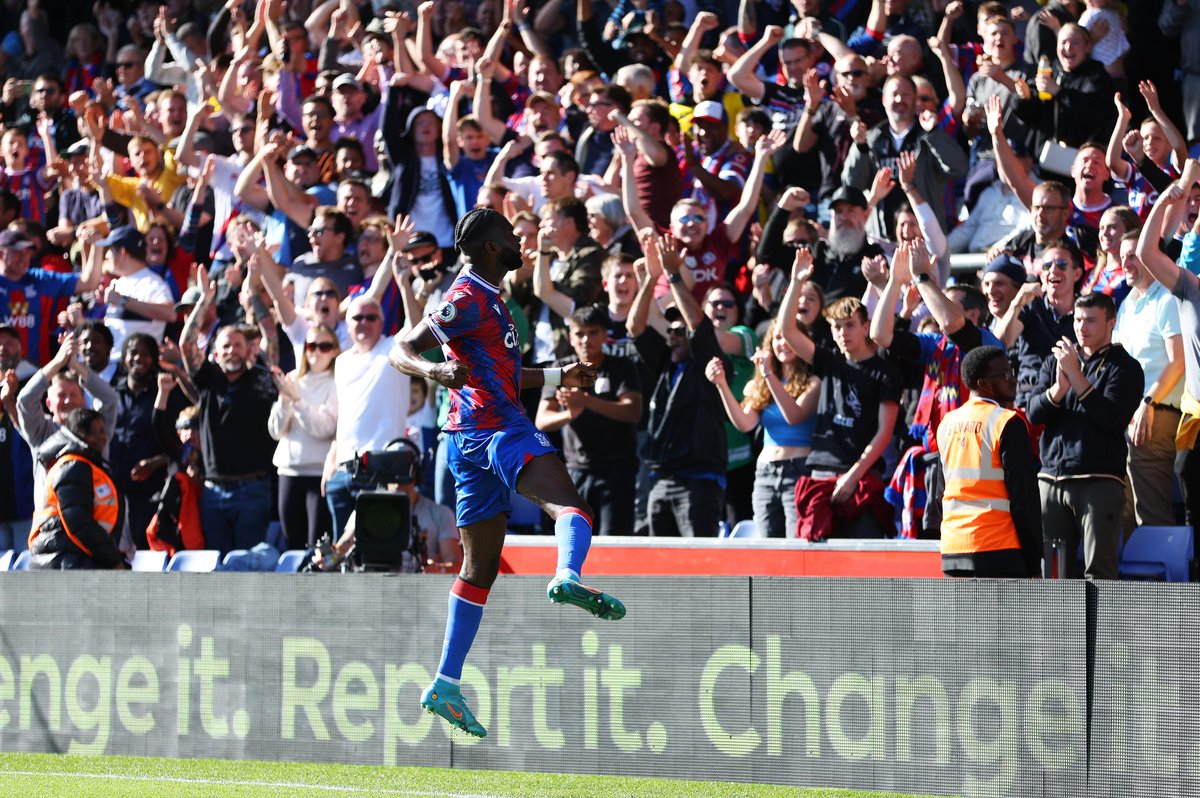 premierleague's tweet photo. HALF-TIME #PL SCORES

Crystal Palace 1-1 Leeds
West Ham 1-1 Fulham

#CRYLEE | #WHUFUL https://t.co/Rim1yIP4qG