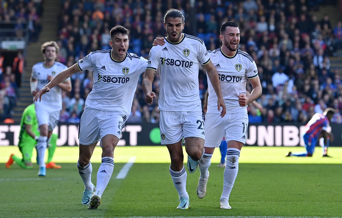 premierleague's tweet photo. HALF-TIME #PL SCORES

Crystal Palace 1-1 Leeds
West Ham 1-1 Fulham

#CRYLEE | #WHUFUL https://t.co/Rim1yIP4qG
