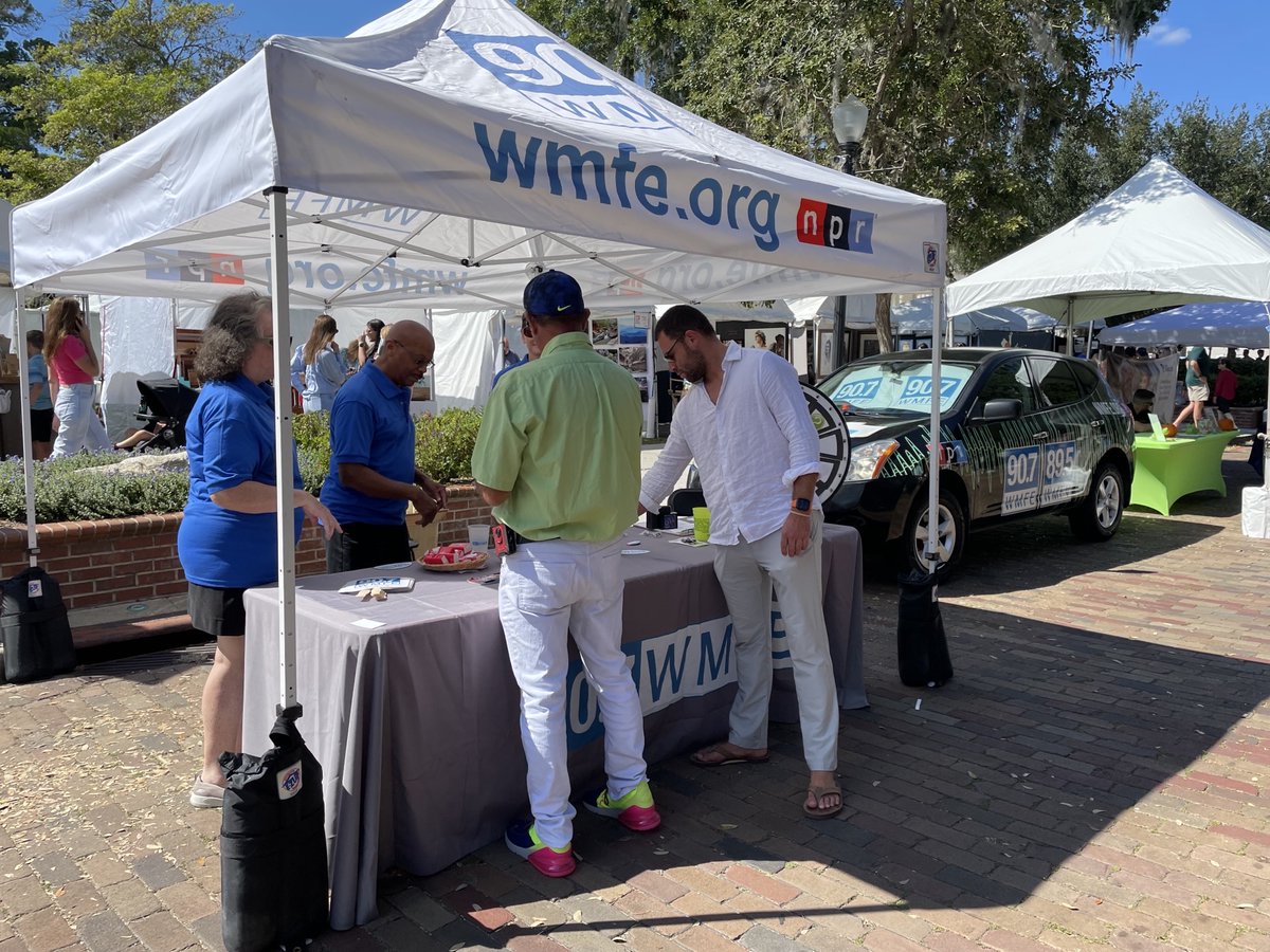cfpublicmedia's tweet photo. Stop by 90.7 WMFE's booth today at Winter Park Autumn Art Festival to meet on-air talent &amp; spin prize wheel! https://t.co/8cloNSfmdI #autumnartfestival https://t.co/UzRl1tJFyG