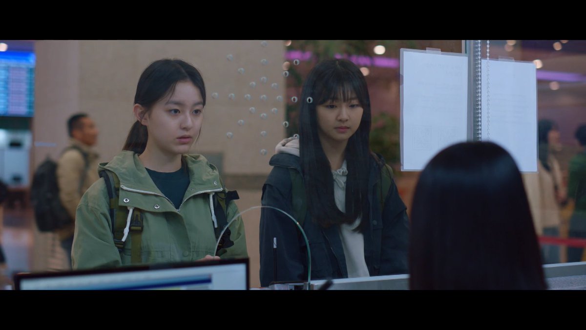 _ToToror's tweet image. 보는 내내 너무 웃겨서 참으려고 했는데 1. 배 타고 2. 해외로 3. 사랑의도피 4. 구도까지 비슷해서 참을 수 없었어요 .. 네 상해에서 일본에서 다들 행복하세요 끝