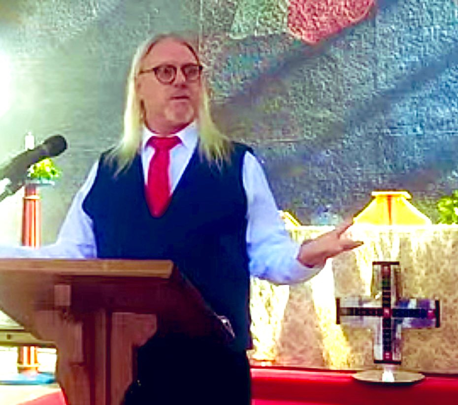 ian_beckett's tweet photo. A special day today: sharing the good news alongside Rev Jokey at St Mary’s, Little Parndon, and Rev Martin at St Paul’s, Harlow Town.
Sharing a message that every contact leaves a trace and #ItsOkayToNotBeOkay 
Blessed by supportive, receptive congregations at both churches. 🙏 https://t.co/3nYUxh8QlT