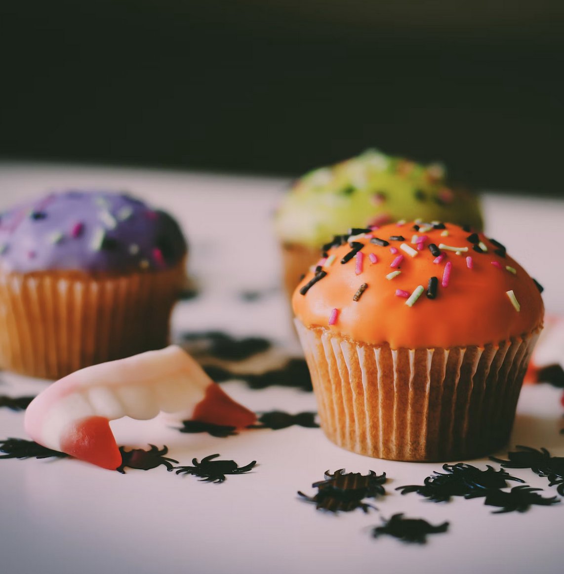 FlavourPost's tweet photo. 🎃 The leaves are changing, the air is getting crisp and you can smell pumpkin spice in the air. It's time for the spookiest holiday of them all - Halloween! Discover our Halloween selection, perfect for trick or treating 🎃 
#halloween #trickortreat #artisanfood #halloweentreats https://t.co/epmKa4Vb0j