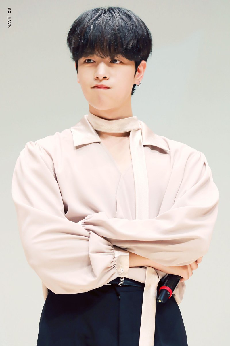 So_RAVN's tweet photo. 220925 애플뮤직 대면 팬 사인회 @코바코홀

'ㅅ'-3

#원어스 #ONEUS  #레이븐 #RAVN  #レイブン #영조 #YoungJo #ヨンジョ https://t.co/BQKcV39isu
