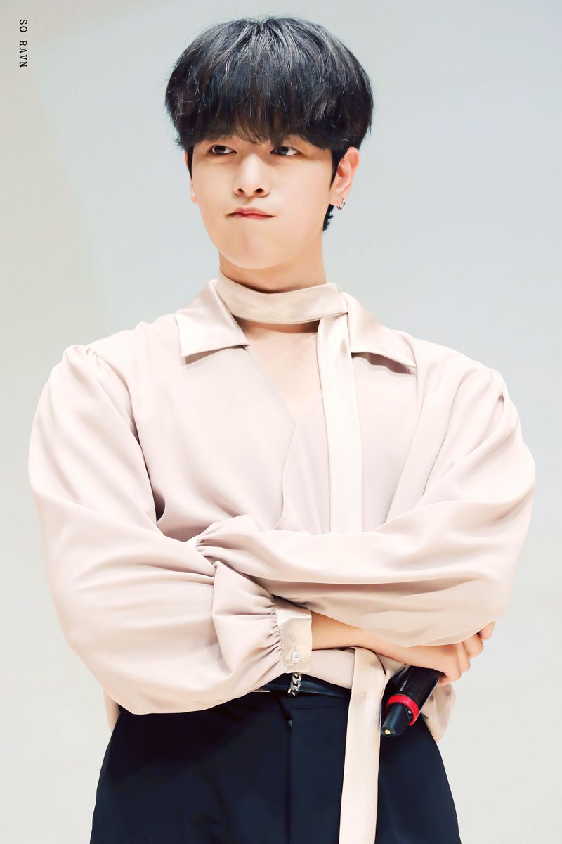 So_RAVN's tweet photo. 220925 애플뮤직 대면 팬 사인회 @코바코홀

'ㅅ'-3

#원어스 #ONEUS  #레이븐 #RAVN  #レイブン #영조 #YoungJo #ヨンジョ https://t.co/BQKcV39isu