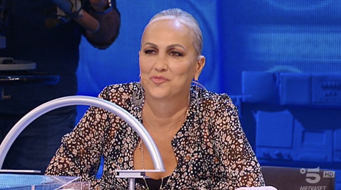 ilomiloac's tweet photo. Ho bisogno di qualcuno che mi guardi come la Celentano guarda Michele #Amici22 https://t.co/TFtvQuMVTw
