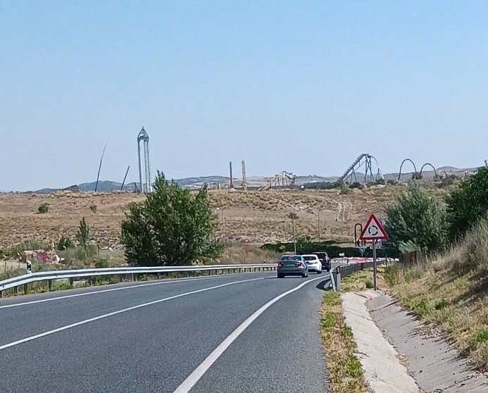 santriatleta's tweet photo. Ya no vuelvo a ver este paisaje @ParqueWarner hasta después de @icantriathlon Gandía. Último buen entreno de bici para estar listo. @AMadFQ  y @GimnasioTandem necesitan nuestra ayuda. Tu pequeña aportación es GRANDE. https://t.co/TFqFvknduC https://t.co/HejagAZpHN