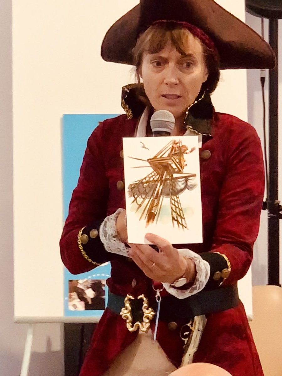 LederoutC's tweet photo. 🏴‍☠️👩‍🎤 Intervention jeunesse au salon @rdvhistoire de Blois. Merci au public pour ces beaux moments😍👌
De très beaux échanges. Quand une pirate et un amiral se rencontrent 🤪
#Classepirates
#4sets
#christinelederout
#Blois
#LocusSolus https://t.co/vlps9GcY5v