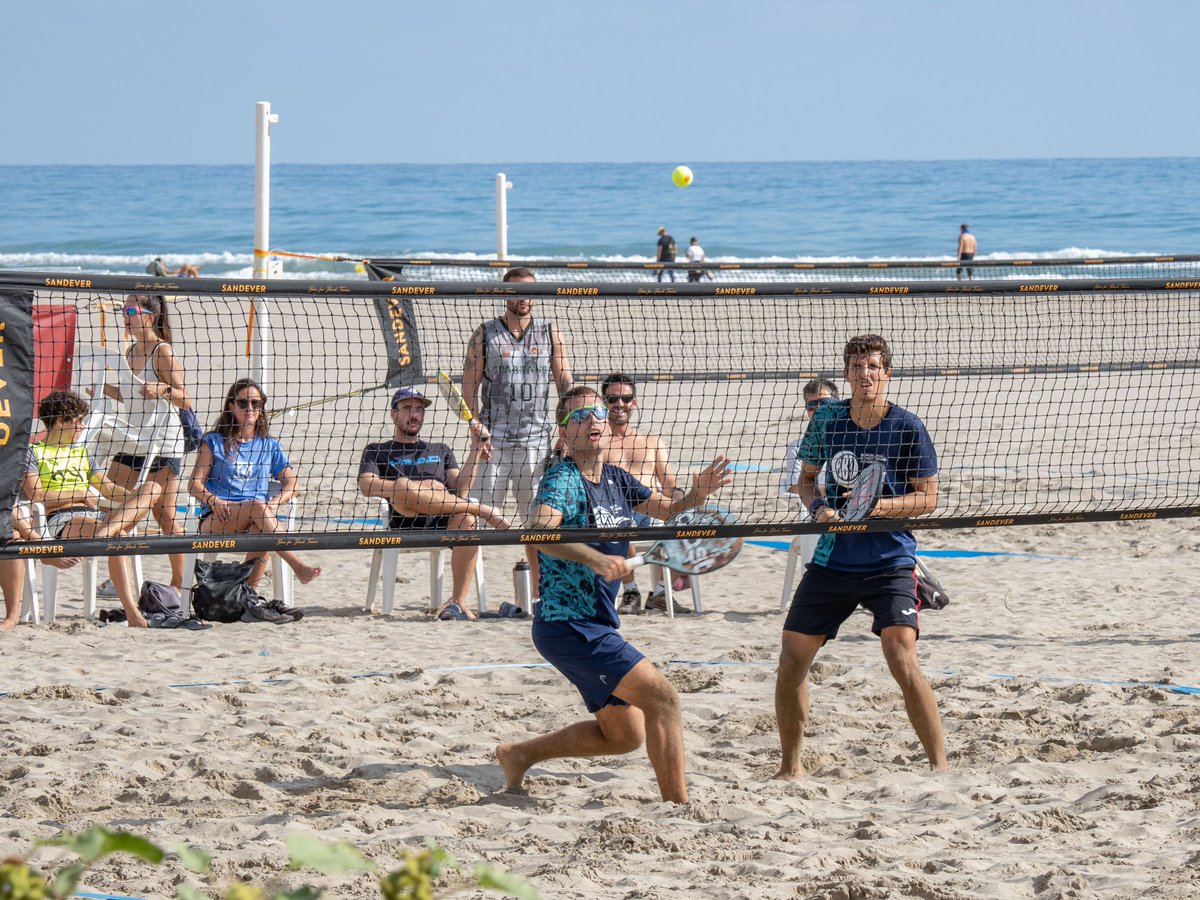 VenACastellon's tweet photo. En Castelló puedes disfrutar de los deportes de playa todo el año, así ha ocurrido este fin de semana en el que se ha realizado “el campeonato nacional de Tenis Playa” en el que han participado más de 200 jugadores/as venidos de toda España. @turcastellon @AjuntCastello https://t.co/OX2JDZLXjE