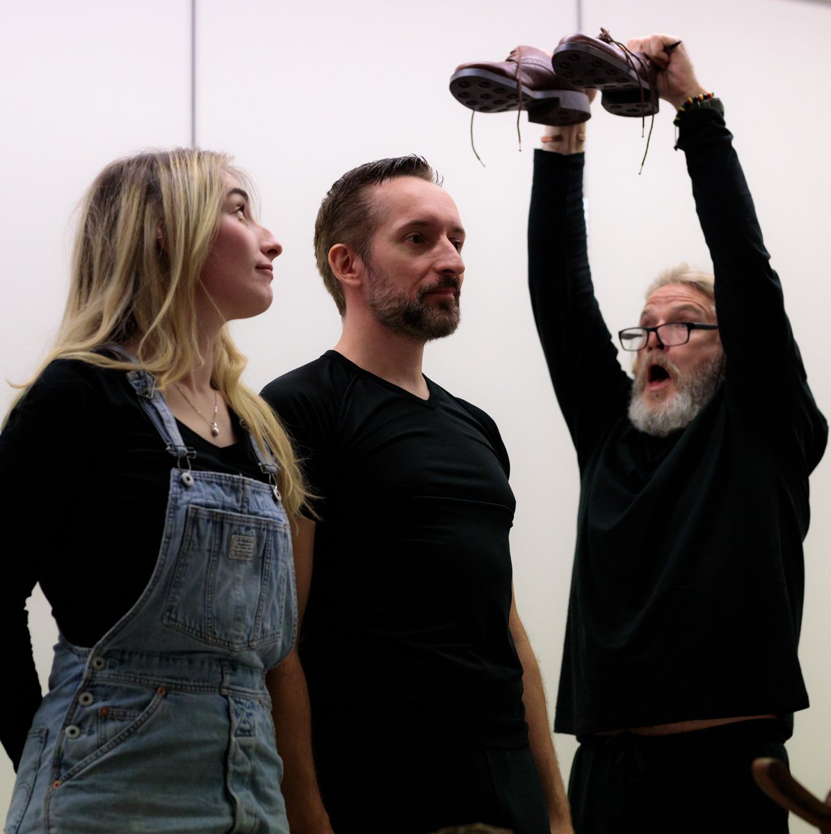 polkatheatre's tweet image. Behind the scenes at Little Manfred 🎬

Enjoy this sneak peak of @SoldiersArtsA hard at work rehearsing for Little Manfred, ready for its opening this October half term! 

🐚 22-30 Oct | Ages 7-12
🐶 Tickets from £10
🎟️ bit.ly/3SKauCV