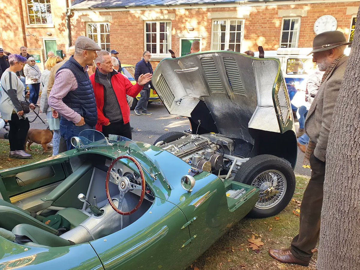 EnductionHour's tweet photo. The last @BicesterH Sunday Scramble of the year didn't disappoint. Cheers to @PistonBrokeSo for having us 🤝 https://t.co/BGluX7cKB3