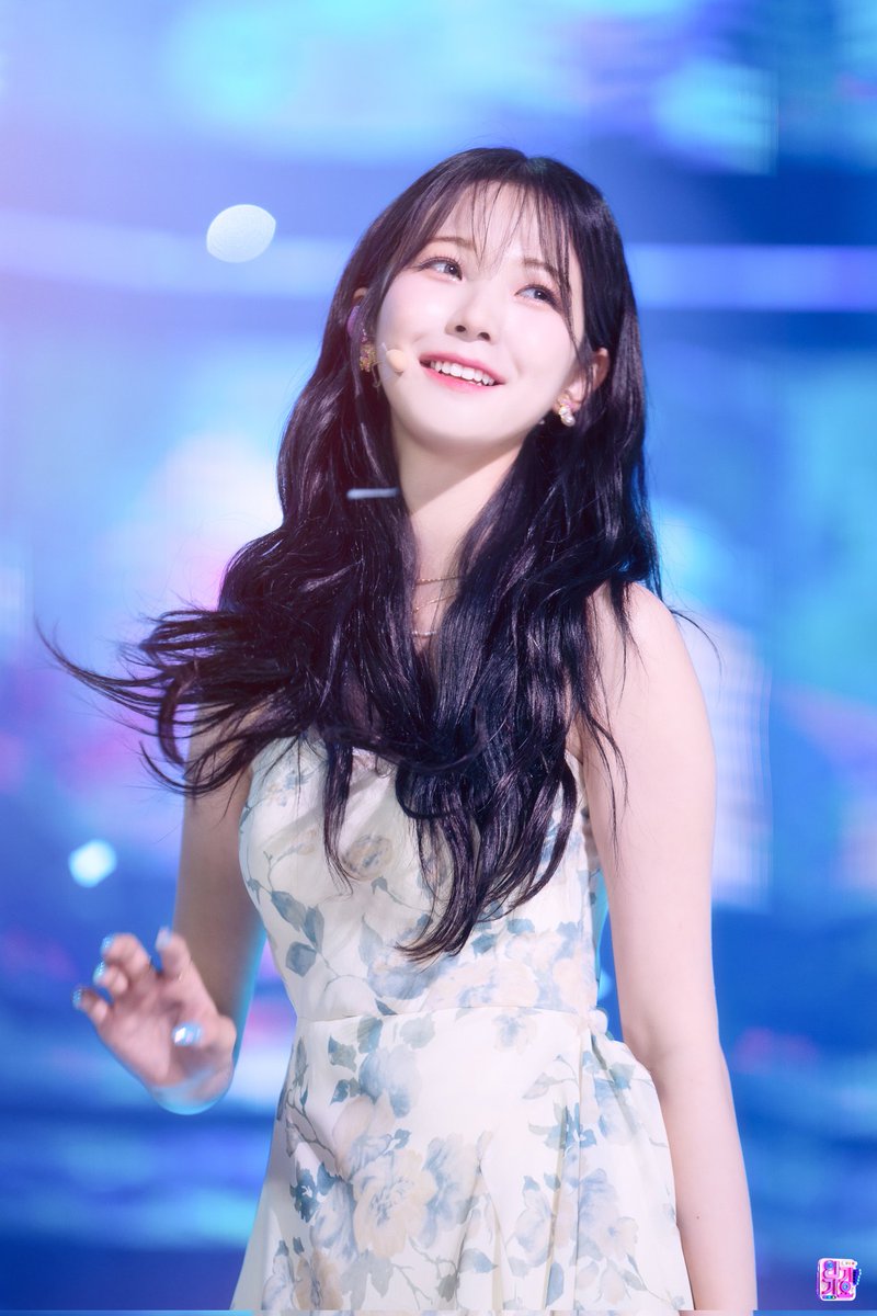 jiheou's tweet photo. @CHAEFROMlS "kami, selaku MC pamit undur diri dan sampai jumpa!" https://t.co/5y2FHiaVDn