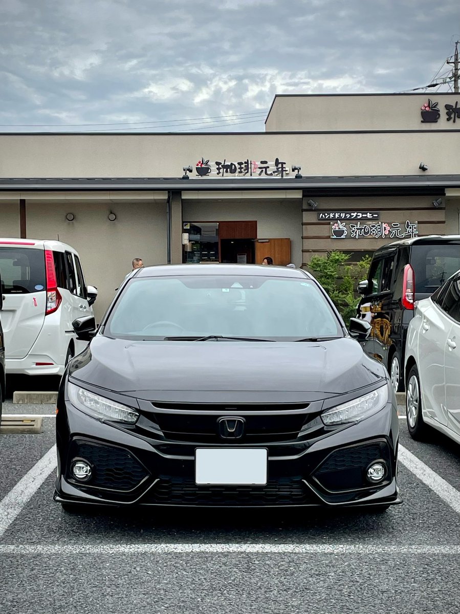KANE_FL5's tweet photo. 写真全然上げてなかったので
今朝モーニング行ったときにパシャリ📸

いつ見ても凛々しい☺️

#シビックハッチバック
#civic
#モーニング
#珈琲元年
#FK7 https://t.co/MWBVfDKZ7z