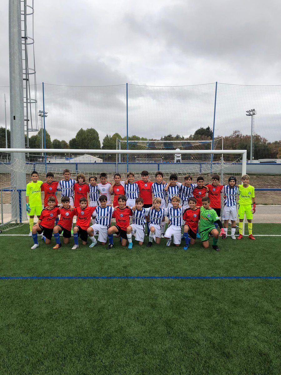 ComillasCF's tweet photo. 🏆 🔵 CANTERA 🔵 🏆 | Aquí os dejamos unas fotos de nuestros 2010 y 2011 en la ciudad deportiva del @Alaves! Vamos azules! 💪🔵⚽️ #somosazules https://t.co/0aPG8v8cJI