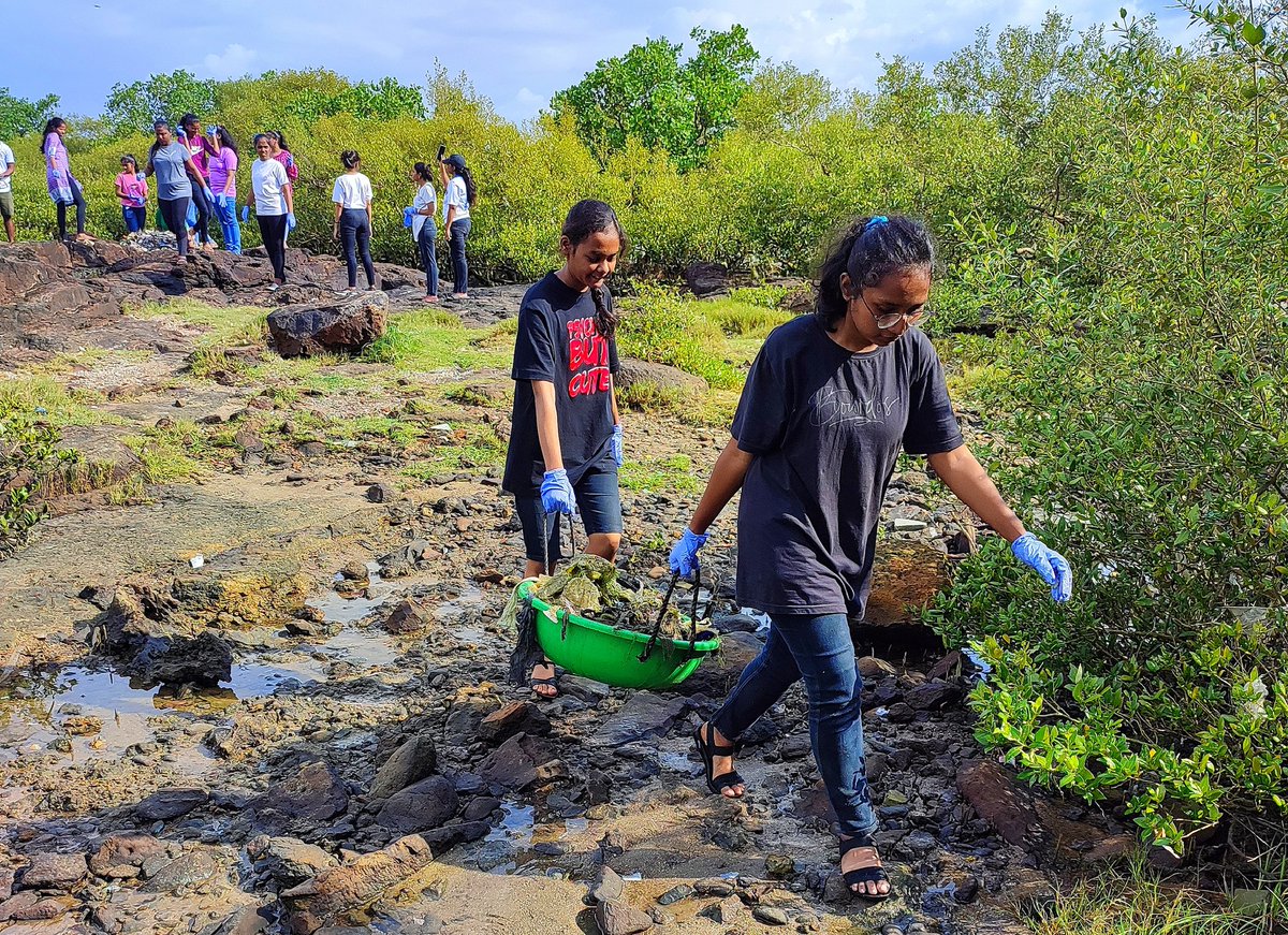 KeepHopeAlive_0's tweet photo. #KeepHopelive
Every year, more than a  million tonnes of plastic waste enter the oceans. Micro-plastics, just like any other type of plastic, can take hundreds or even thousands of years to decompose. #saveocean #environment @MahaEnvCC @bhumipednekar @AslamShaikh_MLA @mygovindia https://t.co/Ynbf1uxLI4