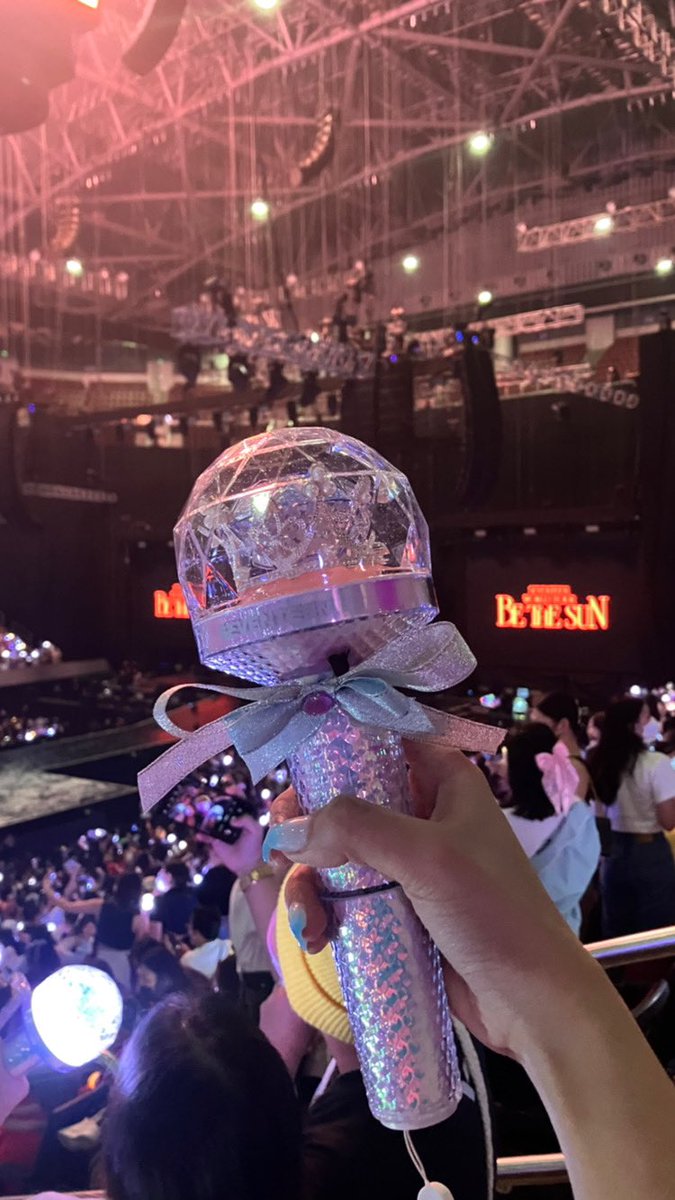 J2hann's tweet photo. Last night. Thank you my @pledis_17 🤍 https://t.co/lsB4TppIH2