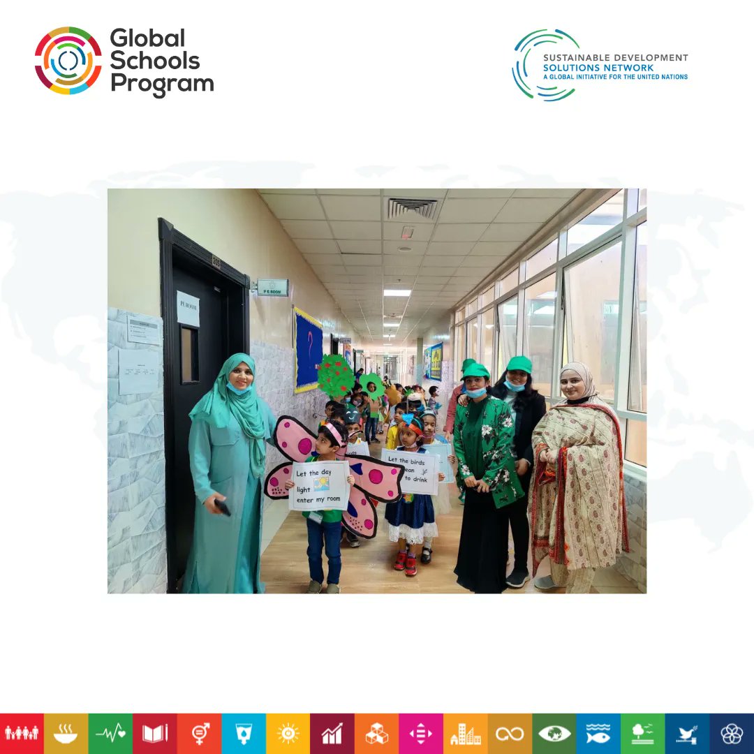 SDGsInSchools's tweet photo. 👩‍🏫 #TeachersInFocus
In her journey as an Advocate Ayesha Bano, has been conducting several #SDGs activities. 
One of them was when the kindergarten children were dressed up in the costume of life on land and life underwater to spread awareness on #SDGs 14 and 15!  👏👏 https://t.co/z99YLN2xrf