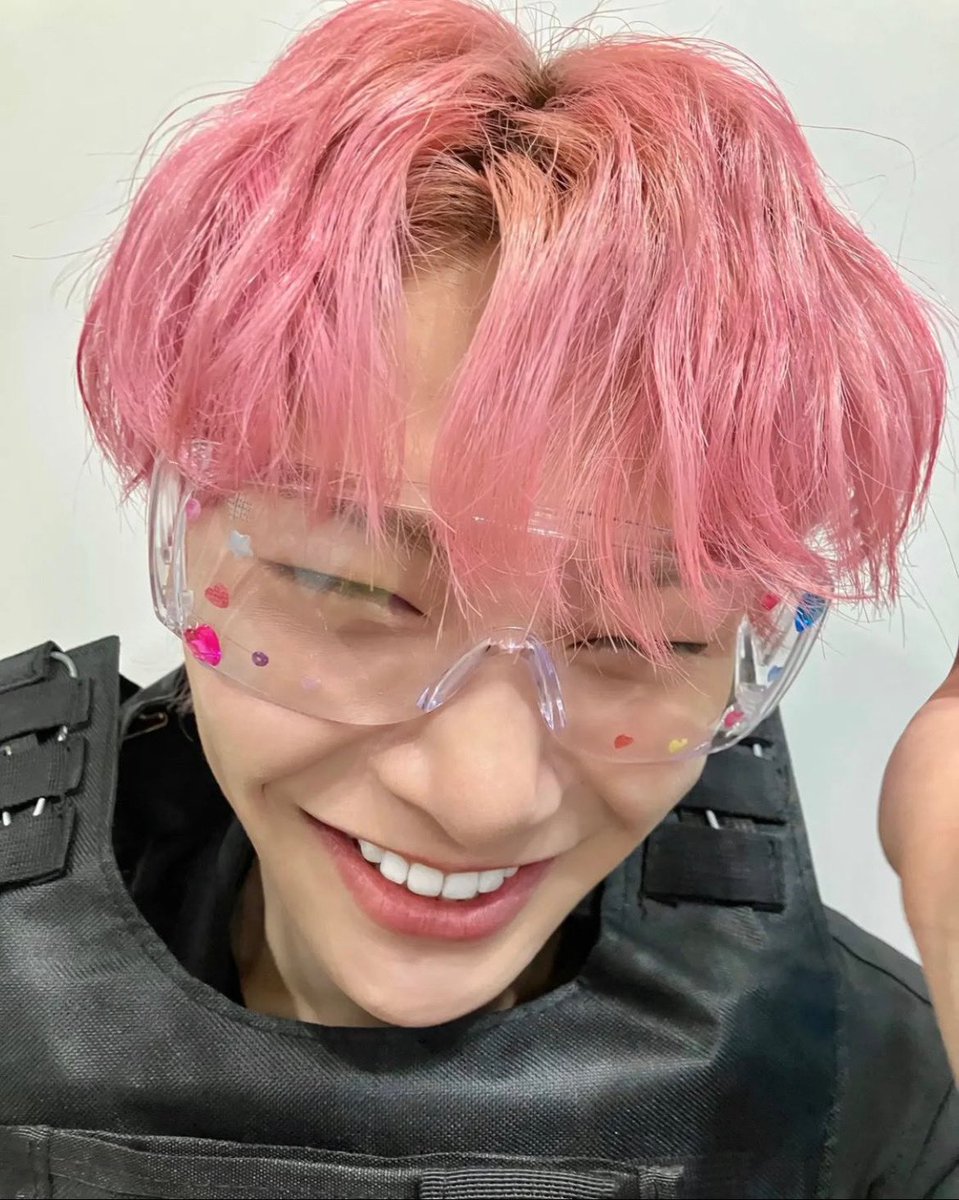 ilyangji's tweet photo. claiming these SORRYYYYYY theyr mine mine mine mine https://t.co/ywGaE6lRDE