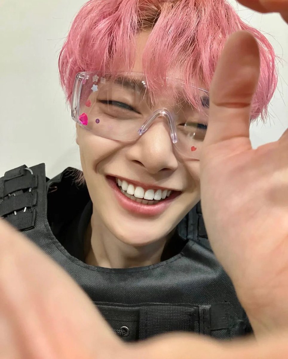 ilyangji's tweet photo. claiming these SORRYYYYYY theyr mine mine mine mine https://t.co/ywGaE6lRDE