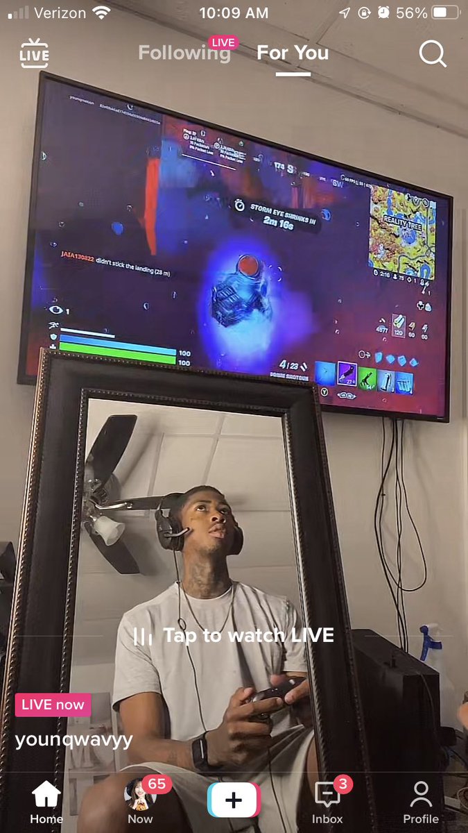 bllackllight's tweet photo. this dude is using a MIRROR as a facecam https://t.co/CvdT6boYd0