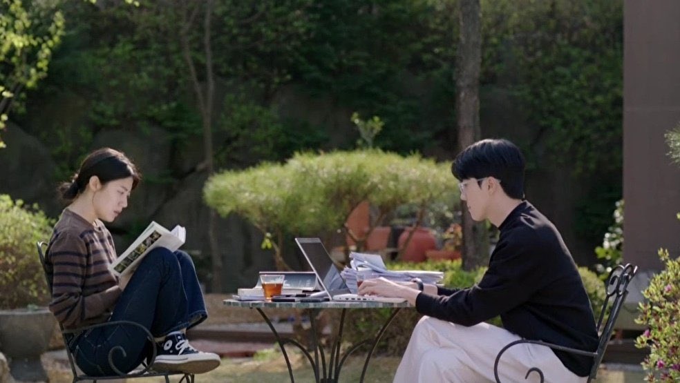 achi0508's tweet photo. จองโฮคือบุคคลที่ถูกระแวงพอๆกับชเวโดอิลเลย ไหนจะมือขวา ไหนจะลาสบอส เก็บกล้วยไม้มาทำไมอีก สรุปไม่ได้เป็นอะไรเลยอส เป็นแค่คนคลั่งรักเฉยๆ5555555555 

#LittleWomenEp12 #LittleWomen https://t.co/uhBw7rNgDB