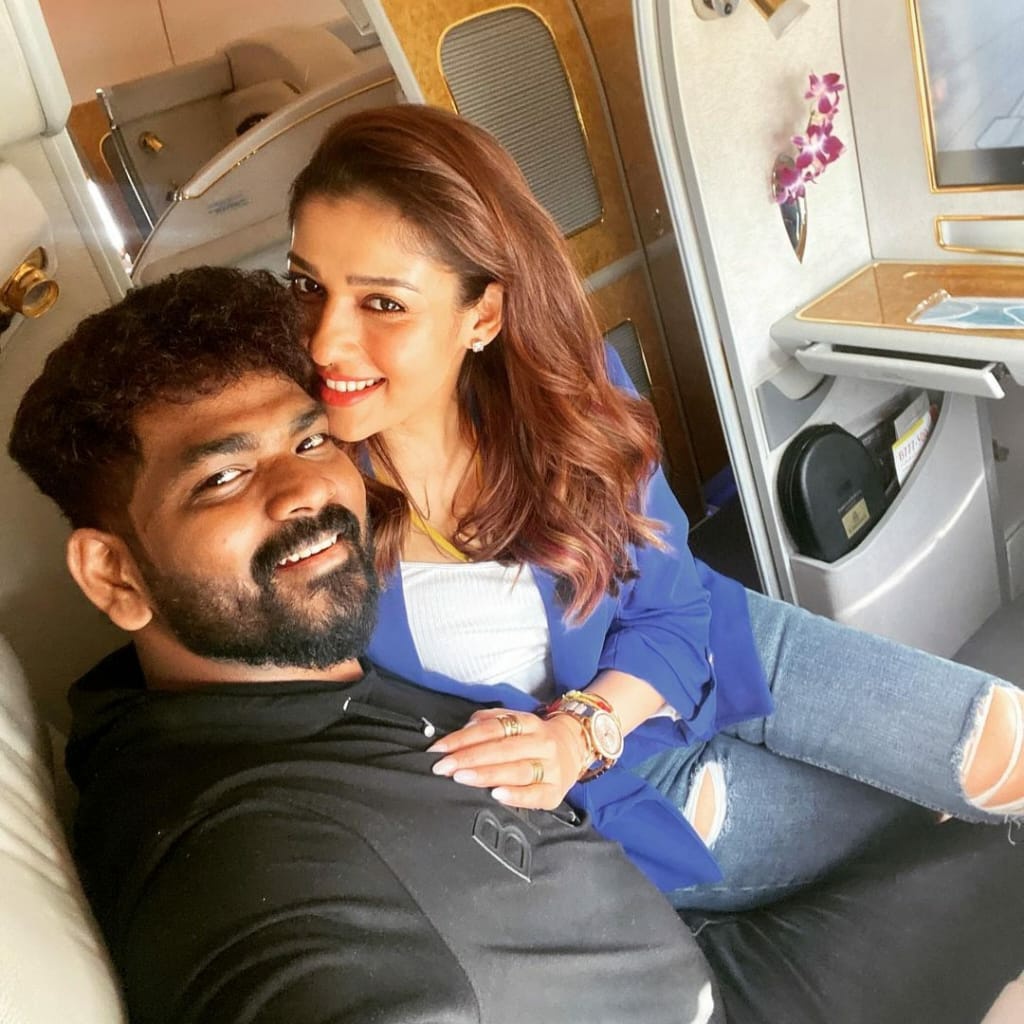 DelhiTimesTweet's tweet photo. #VigneshShivan and #Nayanthara become parents to twin baby boys

Appa @VigneshShivN shares a sneak peek of their baby feet 

#NayantharaFans #Jawan #Parenthood #Parenting https://t.co/7xrn4NHIVb