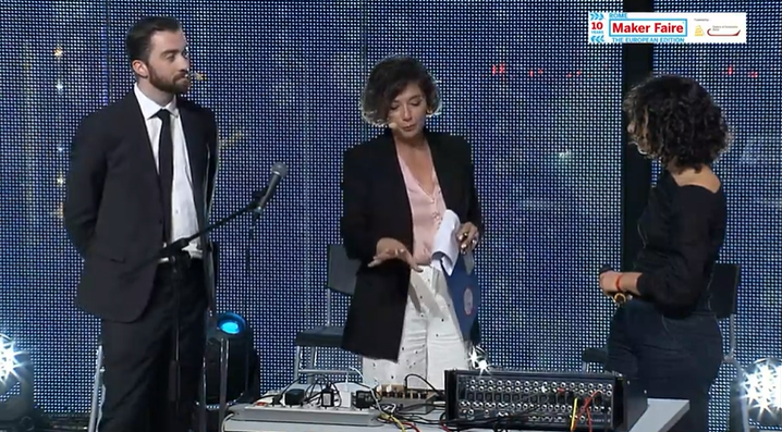 GiovannaDiTroia's tweet photo. Sul palco della #MFR2022 #Vipera che parla del suo rapporto con la #tecnologia, l'uso del sintetizzatore e della sua esperienza di composizione con Make Your Uno Kit di @arduino.
Nella performance live presenta #Trafitto
▶️https://t.co/dVQJRVbFw9
#MakerFaireRome #branded https://t.co/noaaDXCtFN