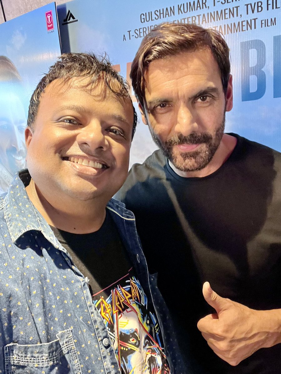 HrishiKay's tweet photo. My deep love &amp; respect for @TheJohnAbraham 🤗 took me to the trailer preview of #TaravsBilal but I met such wonderful people there. The talented writer @sanyukhtac , director #SamarShaikh , dude #HarshRane , gorgeous @realsoniarathee ! click here to watch https://t.co/tGiG7Oi695 https://t.co/lwSmLsVden