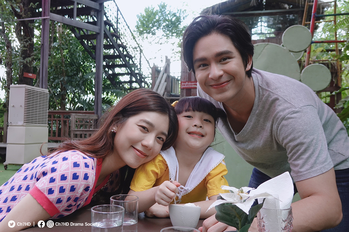Ch7HD's tweet photo. พ่อ แม่ ลูก น่���รักจริง ๆ #อุ้มรักปาฏิหาริย์EP10 https://t.co/MDeUGQchLK
