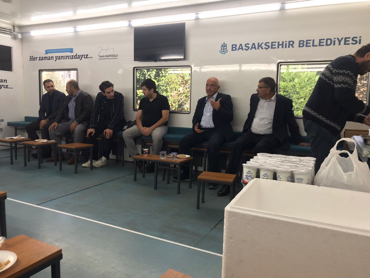 m_ilicali's tweet photo. Değerli dostumuz, güzel insan, üniversitemiz Öğ.Üyesi, Merkez Bankası PPK üyesi;
Prof.Dr. Yusuf Tuna hocamızı kaybetmenin büyük üzüntüsü içerisinde evlatlarına taziye verip, kabir ziyaretinde bulundum. 
Hocamıza Allah’tan rahmet, ailesine,arkadaşlarına sabır, başsağlığı dilerim. https://t.co/giB3V2qiJR