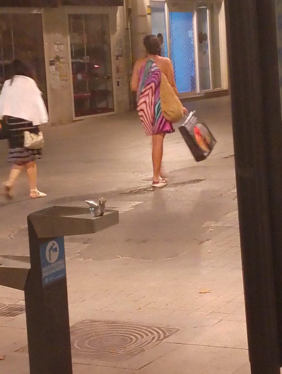 Lo que vi ayer por la calle jajajajaj estoy enfermo todo me recuerda al puto fn