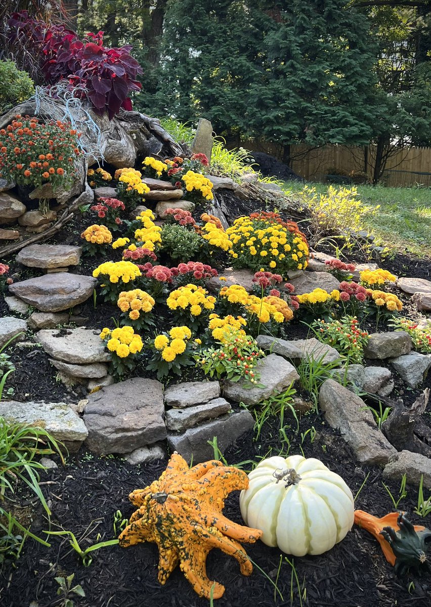 So many of our guests are saying Broadhurst is one of their favorite Designer Houses! (But they say that every year!!!) Only one week until we close (Oct 16) hurry and get your tickets now! 
Please Like &amp; Share. 
Follow us on Instagram!